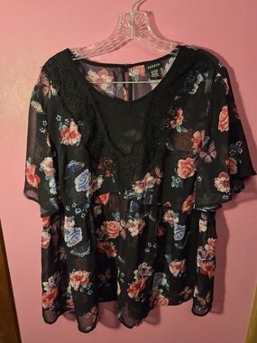 torrid Black Floral  Shear Lace-Trim Peplum Tunic with Red and Blue Flowers